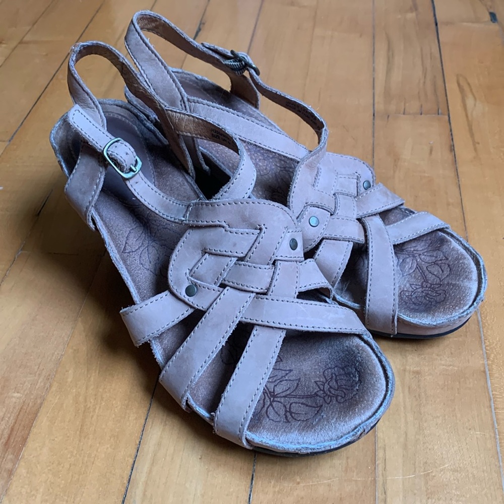 Hush puppies wedges sandals